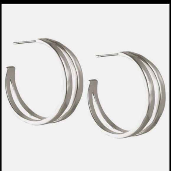 Kendra Scott Jewelry - Kendra Scott Silver Zorte hammered Hoop Earrings